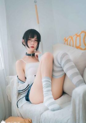 年轻的女学生4_在线免费观看电影